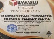 Pewarta SBD Dapat Piagam Penghargaan Dari Bawaslu SBD, Yeremias; Teruslah memberi berita yang informatif 5 Pewarta SBD Dapat Piagam Penghargaan Dari Bawaslu SBD, Yeremias; Teruslah memberi berita yang informatif