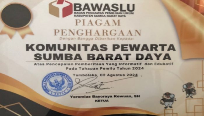 Pewarta SBD Dapat Piagam Penghargaan Dari Bawaslu SBD, Yeremias; Teruslah memberi berita yang informatif 1 Pewarta SBD Dapat Piagam Penghargaan Dari Bawaslu SBD, Yeremias; Teruslah memberi berita yang informatif
